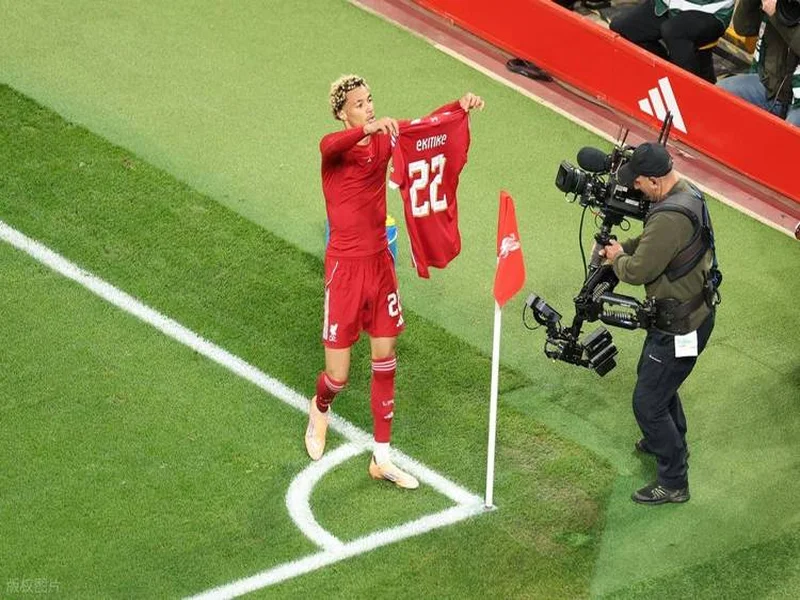 埃基蒂克:期待重回马赛主场踢球,那里有着难以置信的球迷